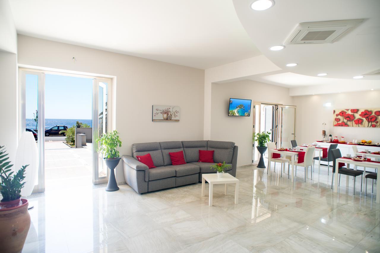 Riva Del Sol Bed & Breakfast Santa Teresa Di Riva Exterior photo